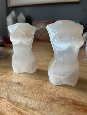 Twee seleniet dames! beschikbaar voor biedingen