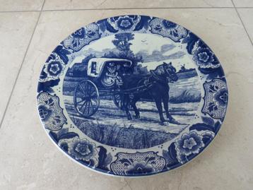 Delfts blauw bord handgeschilderd met paard met wagen. beschikbaar voor biedingen