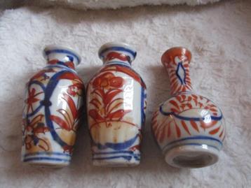 3 kleine imari vaasjes beschikbaar voor biedingen