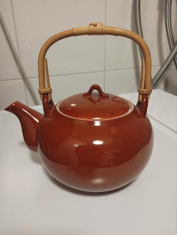 Antiek chinees porseleinen theepot  beschikbaar voor biedingen