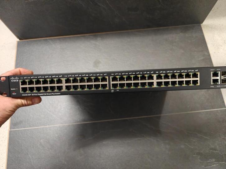Cisco SG220-50P switch, Computers en Software, Netwerk switches, Gebruikt, Ophalen