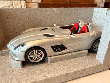 MiniChamps Mercedes-Benz Stirling Moss 1:18 beschikbaar voor biedingen