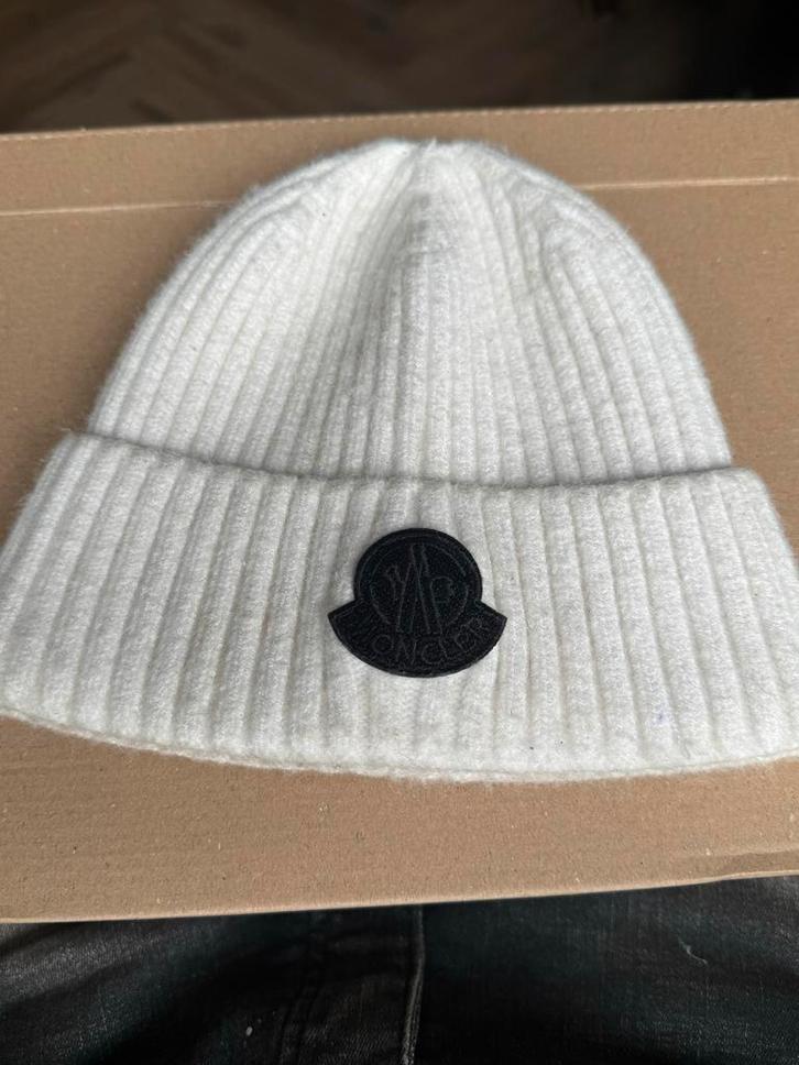 Moncler Muts - Zo goed als nieuw, Kleding | Dames, Hoeden en Petten, Zo goed als nieuw, Pet, One size fits all, Ophalen