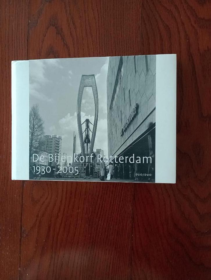 De Bijenkorf Rotterdam 1930-2005 boek + facsimile, Boeken, Geschiedenis | Stad en Regio, Zo goed als nieuw, 20e eeuw of later