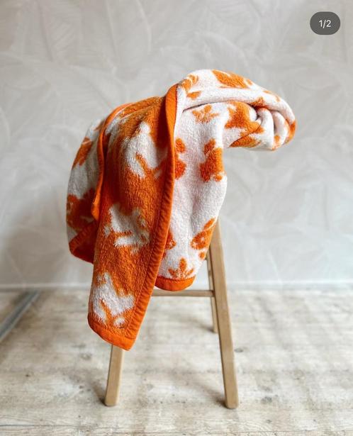 Vintage kinder dekentje met konijntjes oranje wit, Kinderen en Baby's, Dekens, Slaapzakjes en Inbakerproducten, Nieuw, Deken, 100 cm of meer