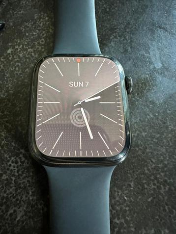 Apple smartwatch serie 7 met 2 bandjes waarvan 1 leer 