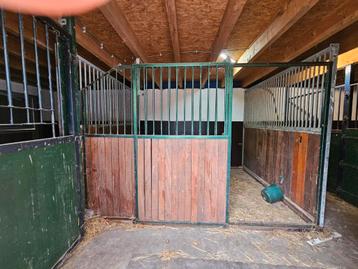 Stal wanden en deuren   beschikbaar voor biedingen