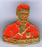 Leo Horn rood/koper voetbal scheidsrechter speldje ( Z_206 ), Verzamelen, Speldjes, Pins en Buttons, Verzenden, Zo goed als nieuw