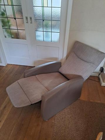 Prachtig lederen electrische relaxfauteuil beschikbaar voor biedingen
