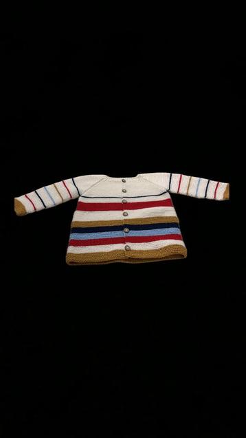 handgemaakte gebreide babyvestjes beschikbaar voor biedingen
