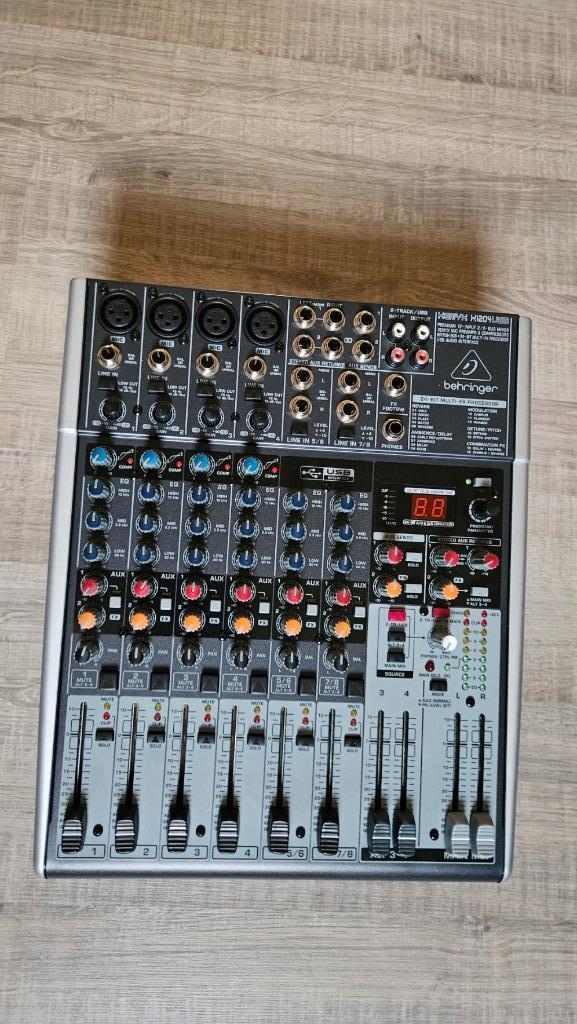 Behringer Xenyx X1204USB mengpaneel, Muziek en Instrumenten, Mengpanelen, Zo goed als nieuw, 10 tot 20 kanalen, Microfooningang