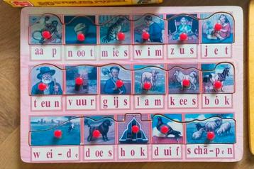 Oude Aap Noot Mies Leesplank Puzzel beschikbaar voor biedingen
