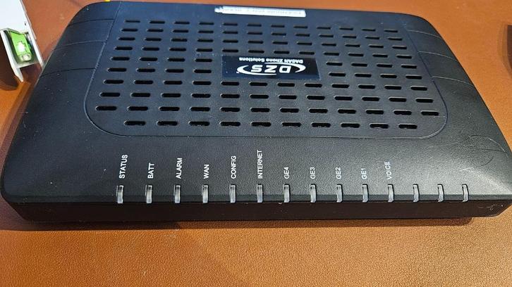 Glasvezelmodem ZNID-GPON-2424A1-EU Dasan Zhone Solutions, Computers en Software, Routers en Modems, Gebruikt, Ophalen of Verzenden