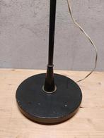 Vintage vloerlamp zwart metaal - jaren '60/'70, Gebruikt, 100 tot 150 cm, Ophalen of Verzenden, Onbekend