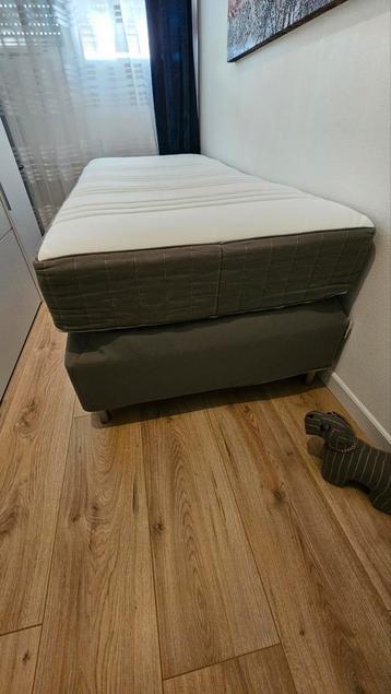 Zo goed als nieuw boxspring van Ikea.  beschikbaar voor biedingen