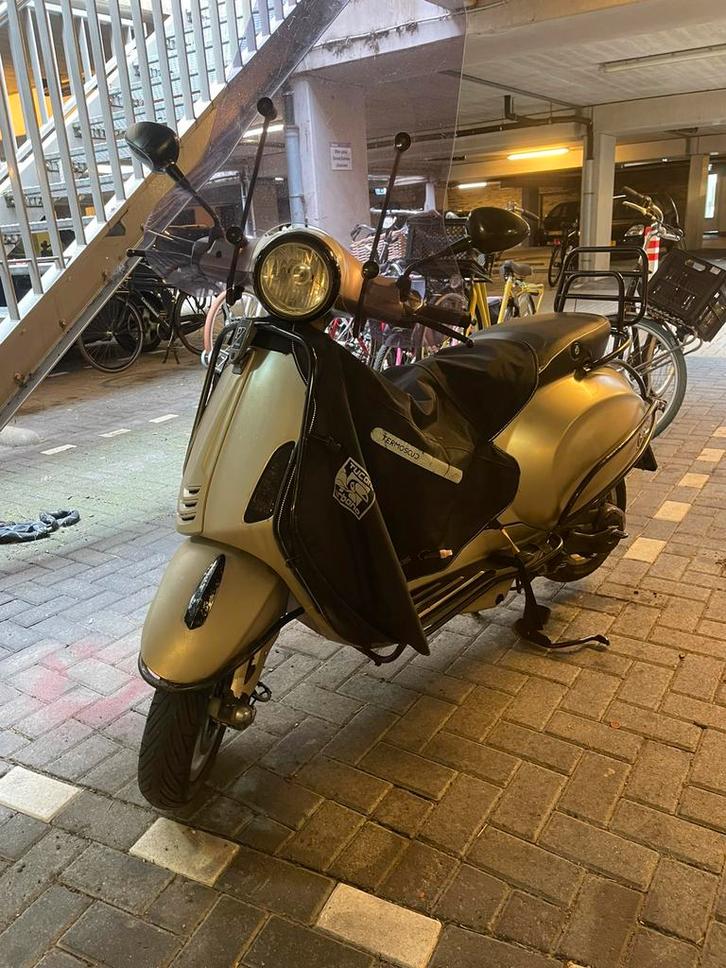 Vespa Primavera bw kenteken met begrenzer, Fietsen en Brommers, Snorfietsen en Snorscooters, Gebruikt, Vespa, Benzine, Ophalen
