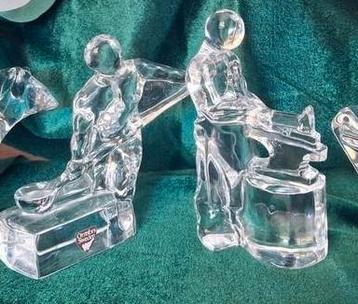 2 kristallen beeldjes beschikbaar voor biedingen