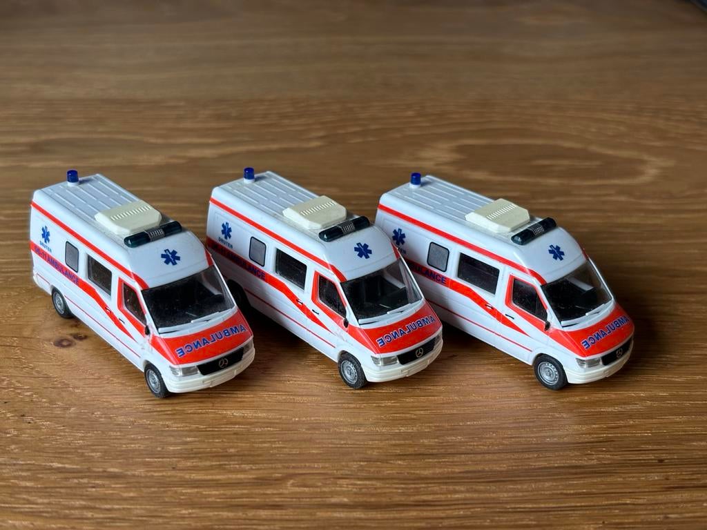3 Herpa Druten ambulances 1:87, Hobby en Vrije tijd, Ophalen of Verzenden, Gebruikt, Auto, Overige merken