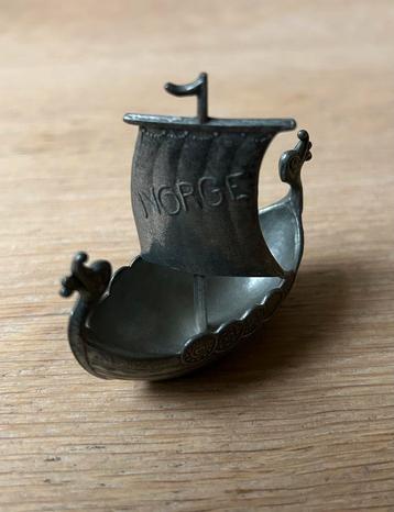 Vikingbootje van tin beschikbaar voor biedingen