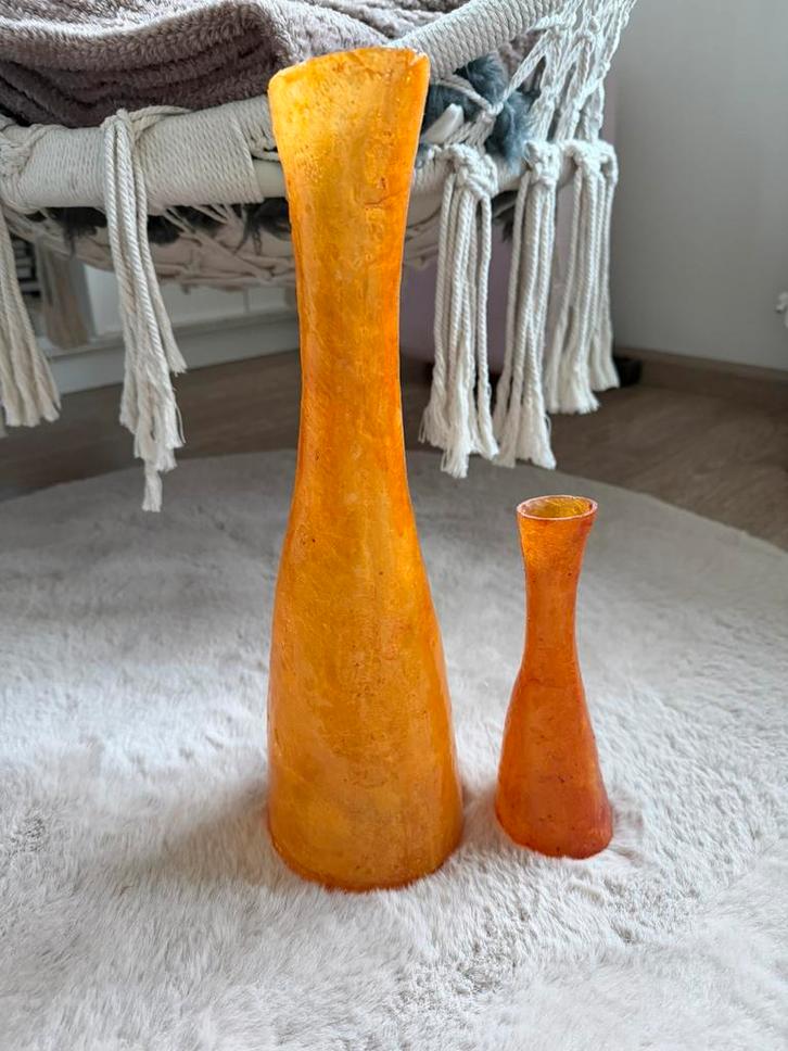Set van 2 plexiglas oranje vazen – organische vorm, Huis en Inrichting, Woonaccessoires | Vazen, Zo goed als nieuw, Oranje, Minder dan 50 cm