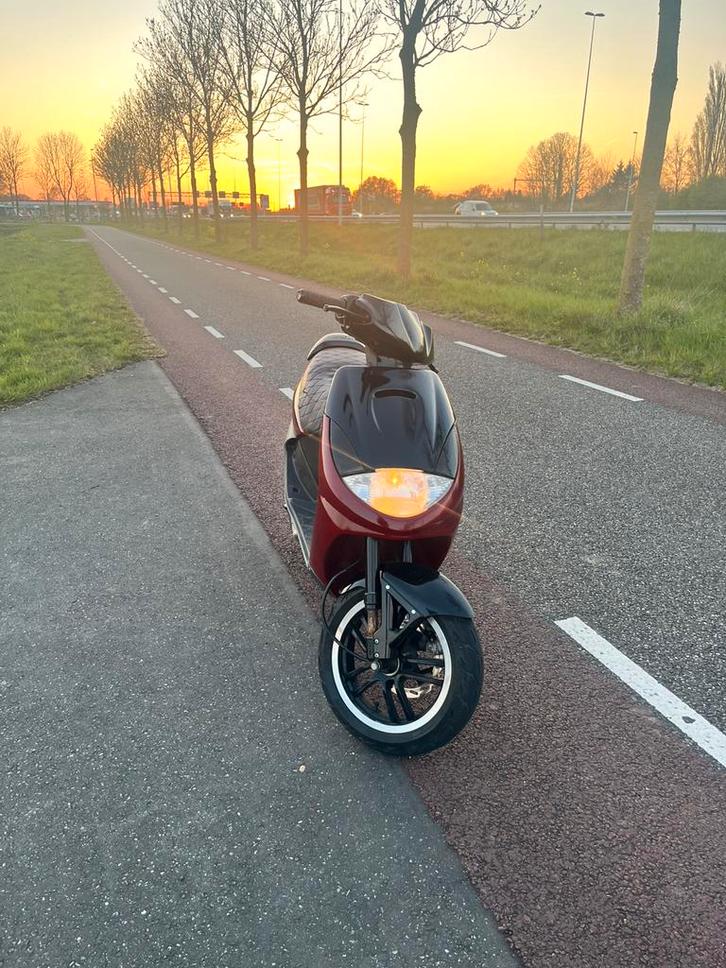 Vivacity 70cc Yasuni r, Fietsen en Brommers, Scooters | Peugeot, Zo goed als nieuw, Vivacity, Maximaal 45 km/u, Benzine, Ophalen