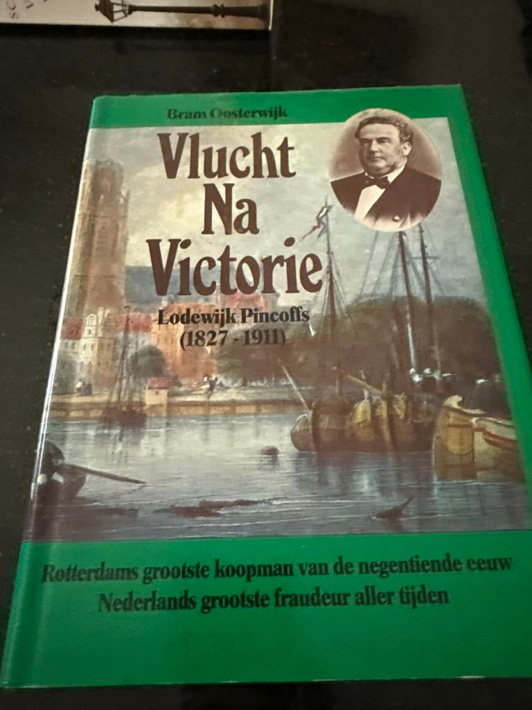 Vlucht Na Victorie - Bram Oosterwijk, Ophalen of Verzenden, Zo goed als nieuw, Overige