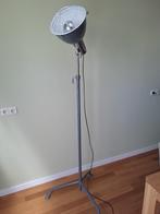Vloerlamp grijs, Huis en Inrichting, Lampen | Vloerlampen, Ophalen, Zo goed als nieuw, Metaal, 150 tot 200 cm
