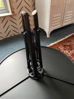 Stoere metalen salontafel, Ophalen