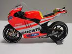 Minichamps: Ducati Desmosedici GP11 - Valentino Rossi, Ophalen of Verzenden, Zo goed als nieuw, Motor