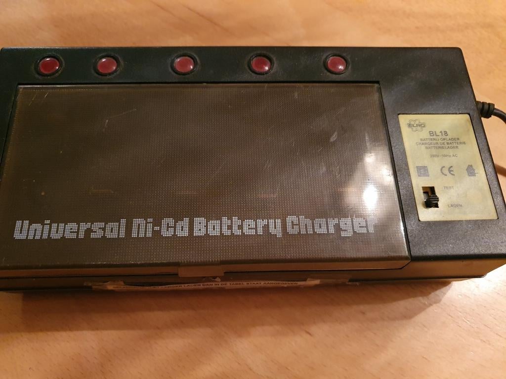 Universele batterijlader, Ophalen of Verzenden