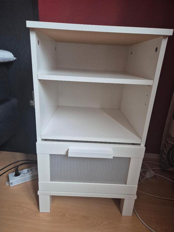 GRATIS nachtkastjes - wit 2 stuks, Huis en Inrichting, Slaapkamer | Nachtkastjes, Gebruikt, Minder dan 55 cm, Minder dan 45 cm