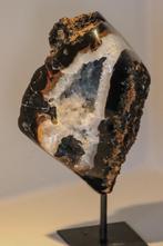 Agaat geode op standaard, Verzamelen, Mineralen en Fossielen, Ophalen of Verzenden, Mineraal