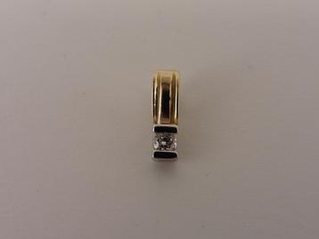 Gouden hanger met briljant                               G38 beschikbaar voor biedingen