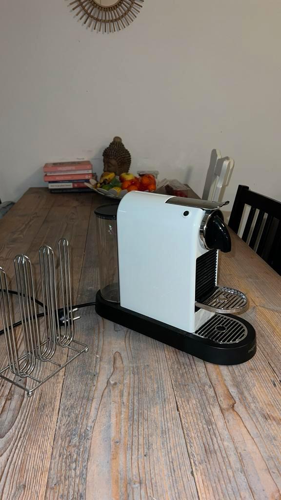 Nespresso Citiz Wit - Espressomachine - zo goed als niuew!, Witgoed en Apparatuur, Koffiezetapparaten, Zo goed als nieuw, Koffiepads en cups