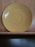 Geel/goud schotel - Gouda Plateelbakkerij, Antiek en Kunst, Ophalen of Verzenden
