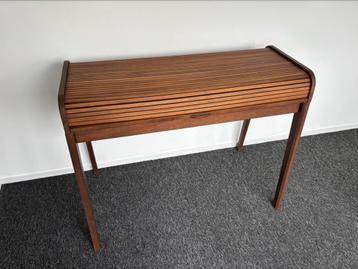 Zuiver Barbier bureau walnoot | Zeer netjes beschikbaar voor biedingen