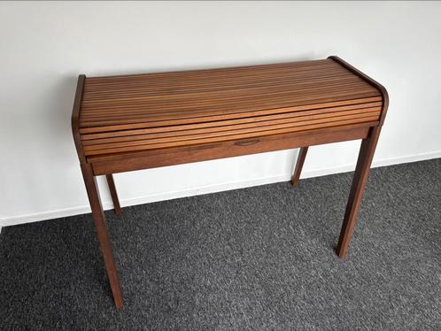 Zuiver Barbier bureau walnoot | Zeer netjes, Huis en Inrichting, Bureaus, Zo goed als nieuw, Bureau, Ophalen