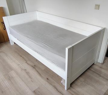 1 persoons bed incl lattenbodem en Ikea matras 90x200