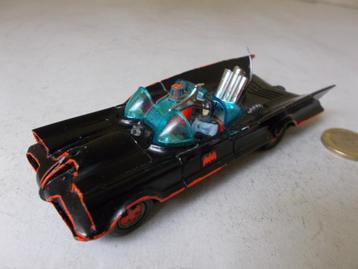 1966 Corgi Toys 267 BATMOBILE +BATMAN. Met rood bijgewerkt!  beschikbaar voor biedingen