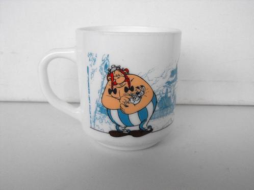 Asterix MOK porcelein1992 Frankrijk NIEUWSTAAT, Verzamelen, Stripfiguren, Nieuw, Beeldje of Figuurtje, Asterix en Obelix, Ophalen of Verzenden
