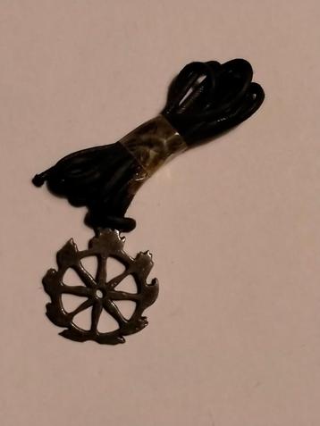 Shelter Wheel Poker vintage rare logo hanger muziek ketting  beschikbaar voor biedingen