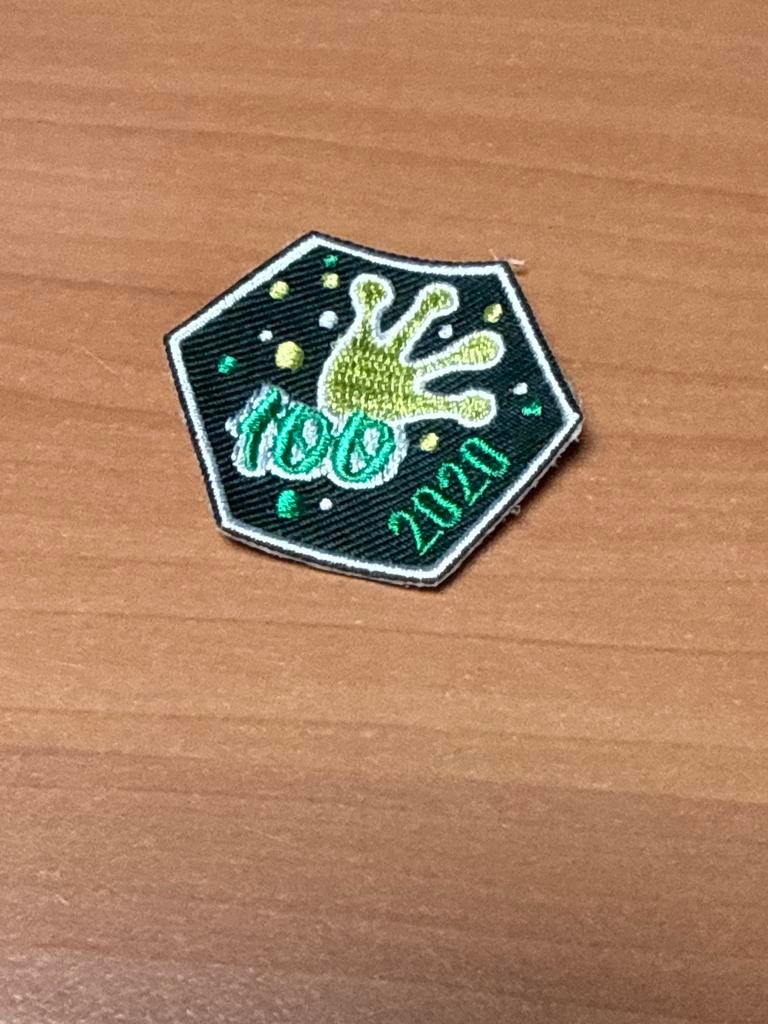 100 jaar welpen insigne, Verzamelen, Scouting, Ophalen of Verzenden, Nieuw, Embleem, Speld of Insigne