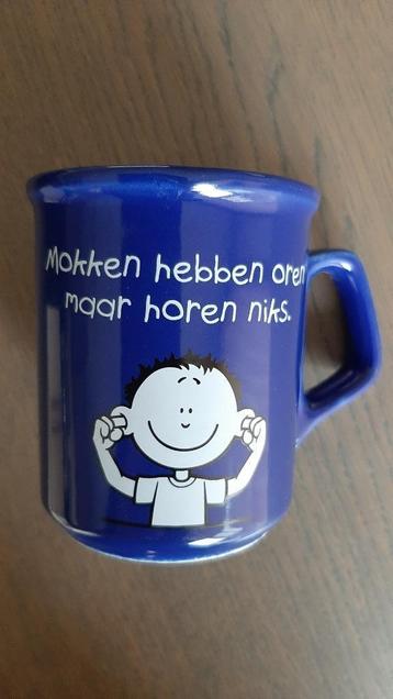 Blauwe mok beschikbaar voor biedingen