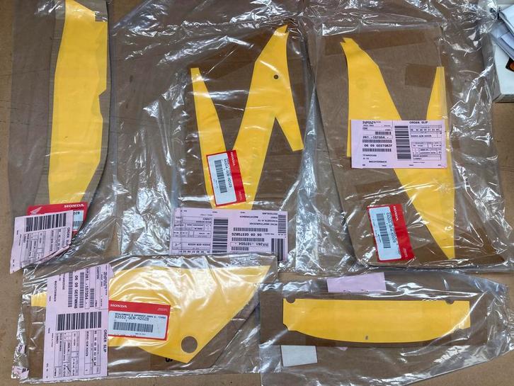 Set nieuw (NOS) originele stickers HONDA SZX50Z X8R (GEEL), Motoren, Accessoires | Stickers, Ophalen of Verzenden