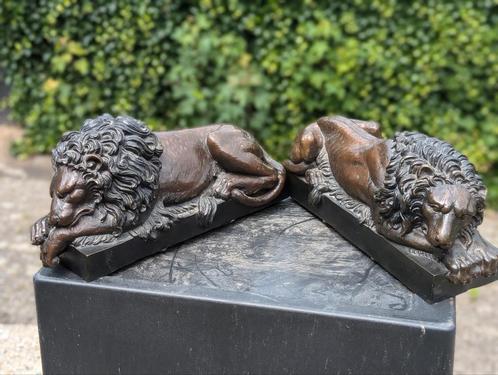 2 bronzen leeuwen vorige eeuw. 40 cm lang. €520., Antiek en Kunst, Kunst | Beelden en Houtsnijwerken, Ophalen