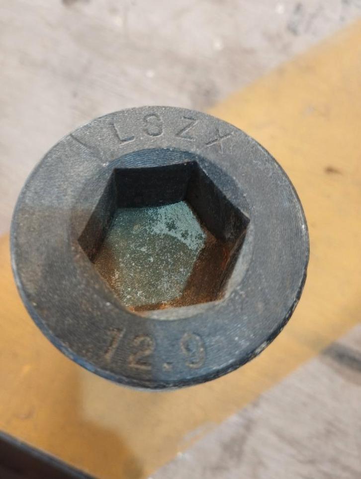 Stalen inbus bouten, Doe-het-zelf en Verbouw, Metalen, Zo goed als nieuw, Ophalen