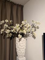 Witte pot met bloesemtakken, Huis en Inrichting, Woonaccessoires | Vazen, Ophalen, Overige materialen, 50 tot 75 cm, Wit