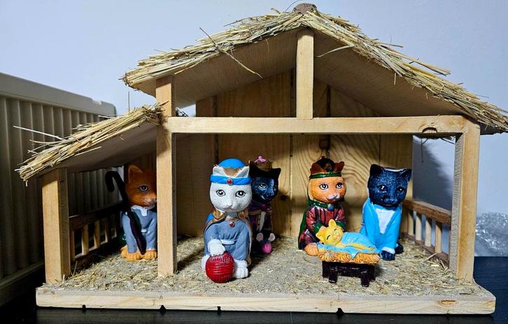 Kerststal met kattenfiguren, Antiek en Kunst, Antiek | Goud en Zilver, Ophalen of Verzenden