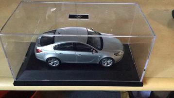 SCHUCO OPEL INSIGNIA NIEUW + VITRINE ZIE MIJN 5 FOTO,S 🥸🤓