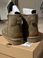 Ugg’s Khaki maat 39, Ophalen of Verzenden, Zo goed als nieuw, Pantoffels of Sloffen